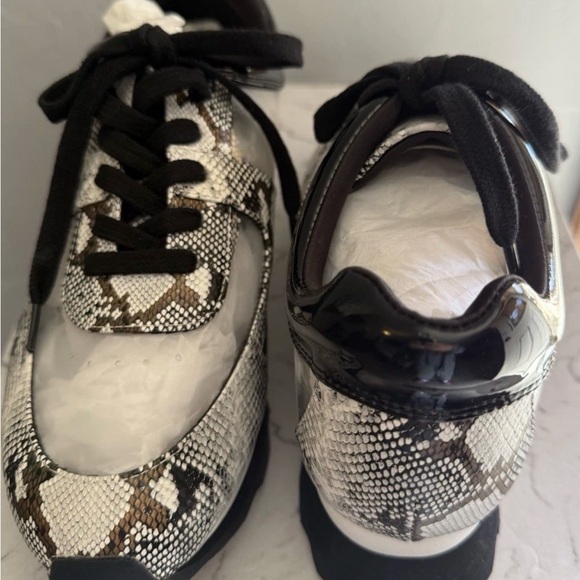 Jessica Rich Women’s Gold Python snake Transparent Sneaker 37=7 New $200+ Retail - Picture 3 of 7